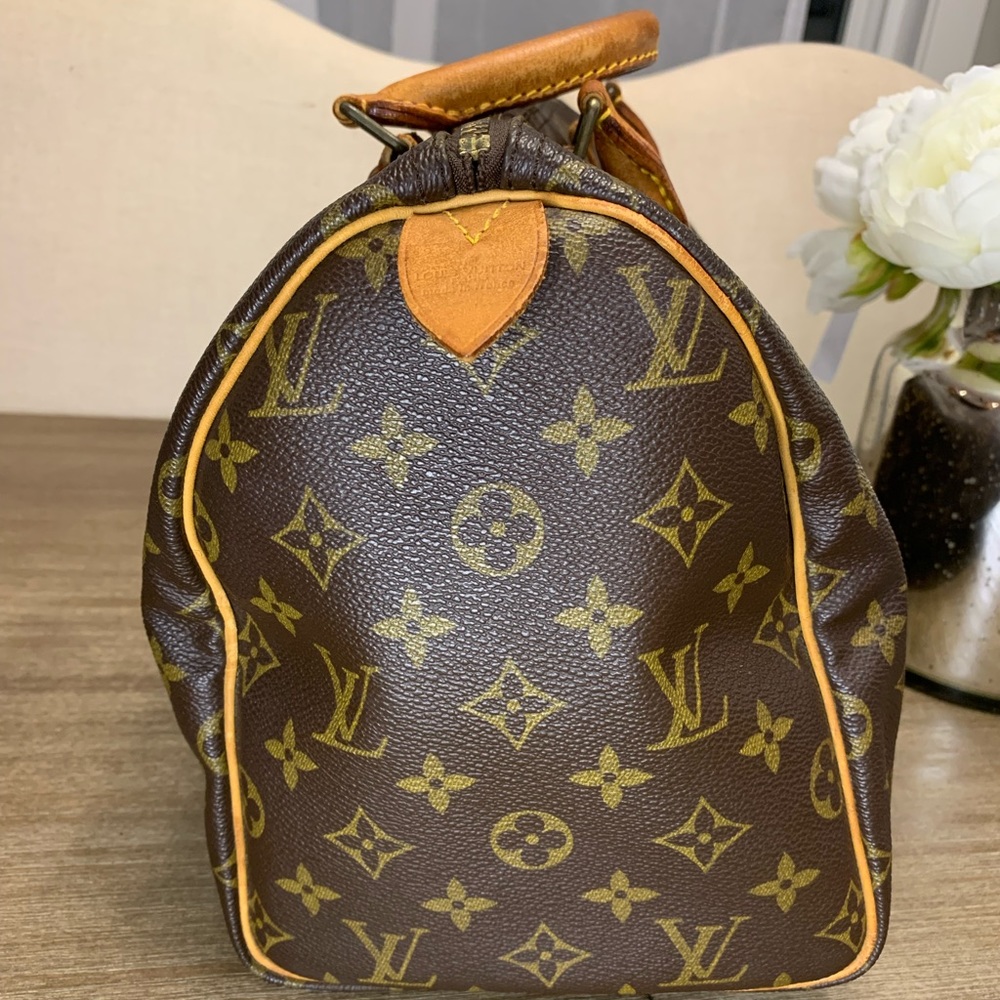 Authentic Louis Vuitton Speedy 30 in Mono - Picture 4 of 17